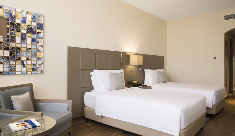 middle-east-holidays-ras-al-khaimah-the-cove-rotana-resort-garden-view-room